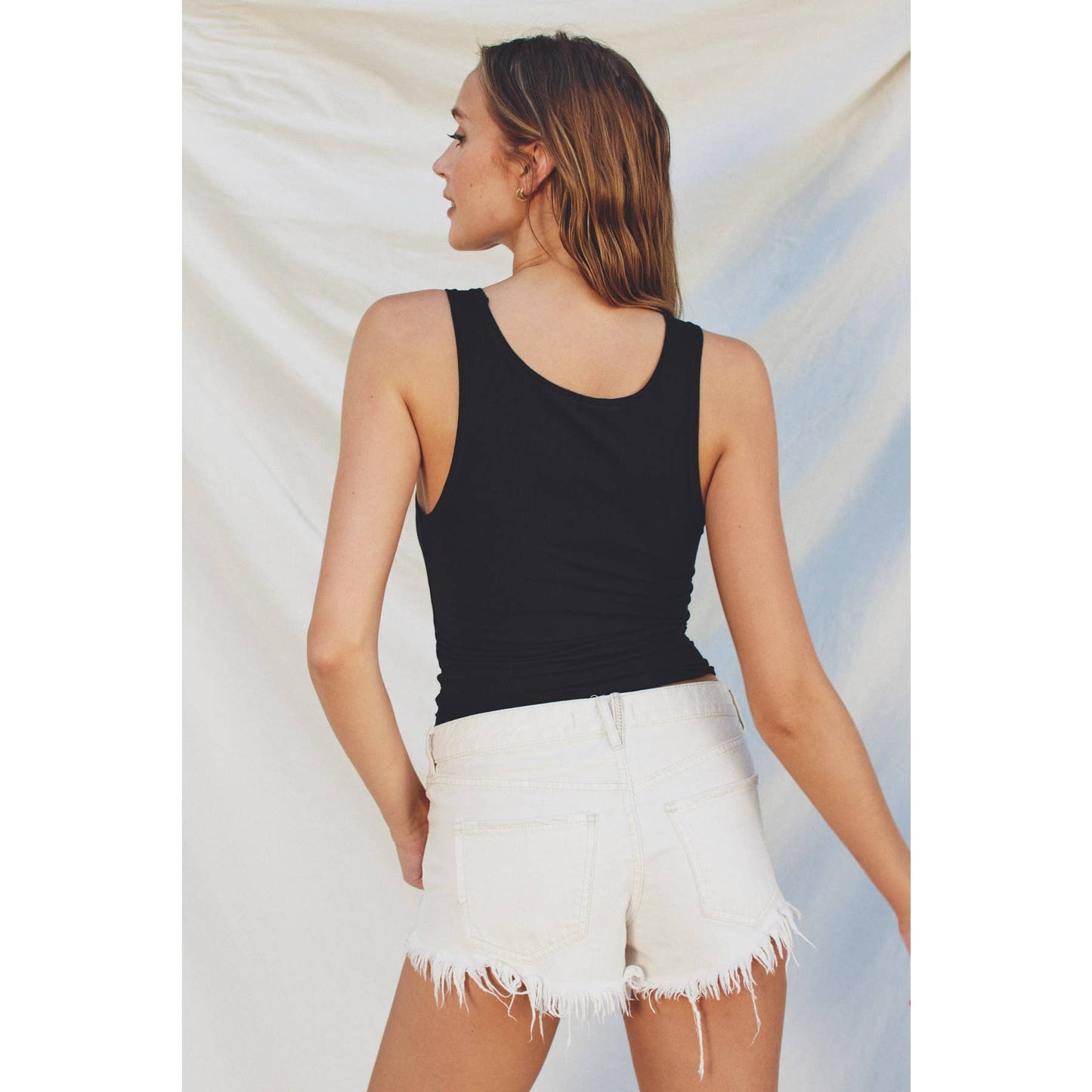 That Easy Scoop Neck Tank in dried sage