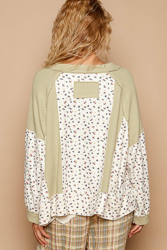 ONLINE EXCLUSIVE POL Waffle Knit Floral Notched Long Sleeve Top