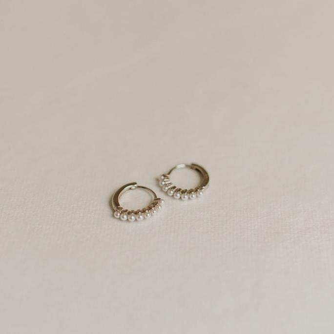 ONLINE EXCLUSIVE - Grace pearl hoops