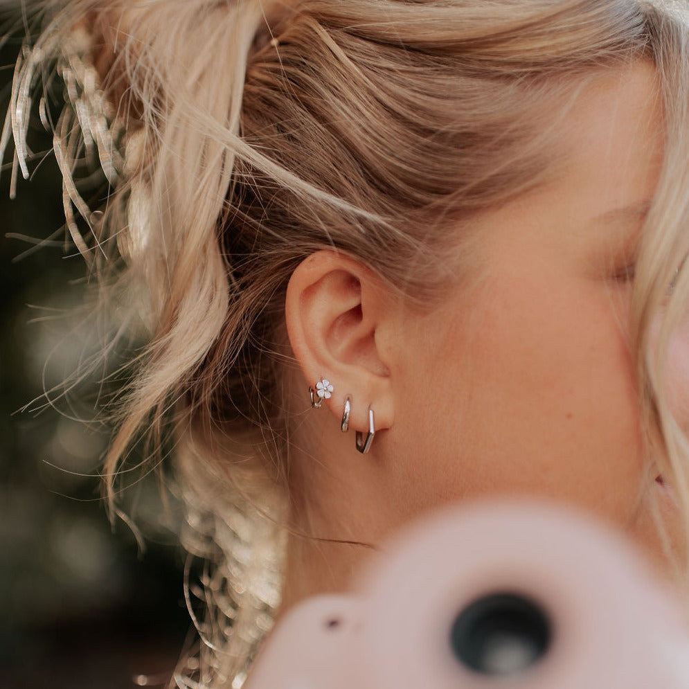 ONLINE EXCLUSIVE - Hexagon huggie earrings