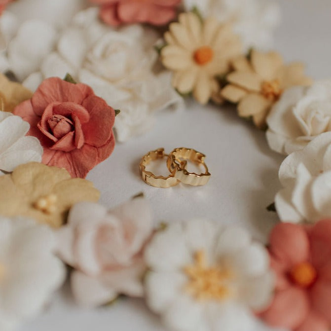 ONLINE EXCLUSIVE - Golden glow hoops