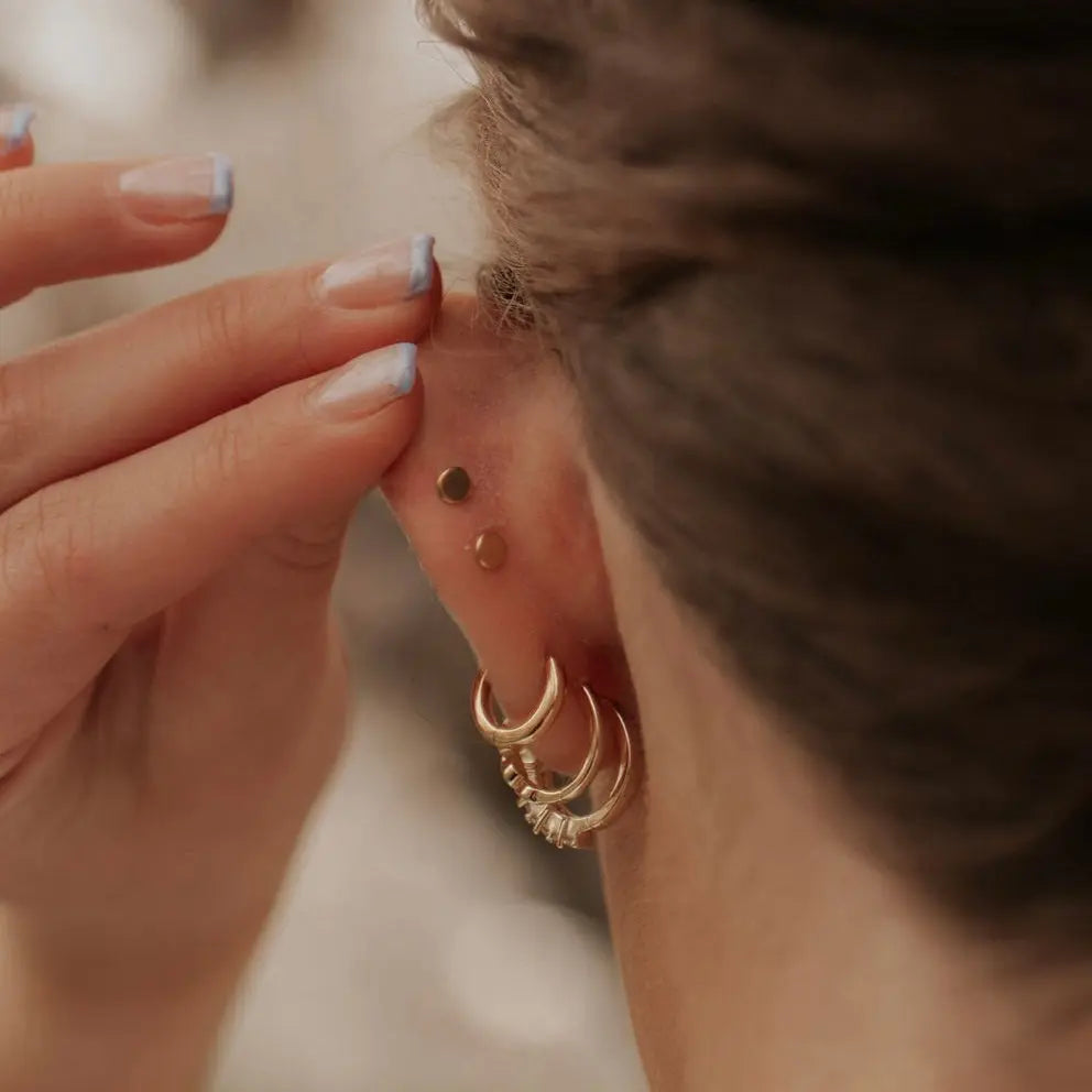 ONLINE EXCLUSIVE - Flower flat back studs