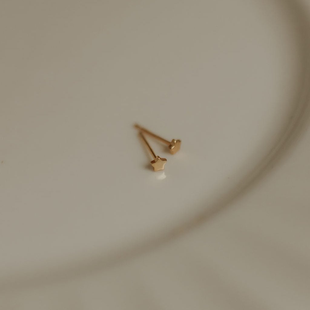 ONLINE EXCLUSIVE - Mini star studs