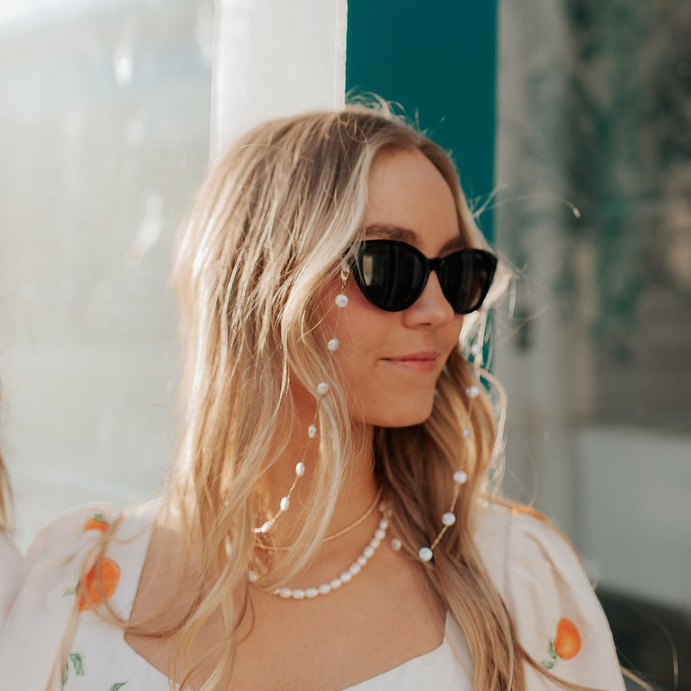 ONLINE EXCLUSIVE Pearl Sunglasses Chain
