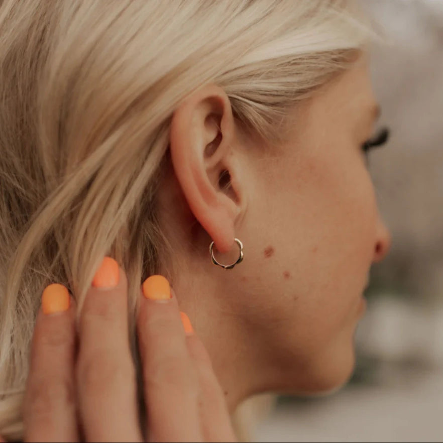 ONLINE EXCLUSIVE - Lola floral hoops