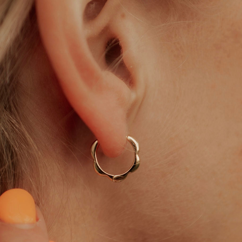 ONLINE EXCLUSIVE - Lola floral hoops