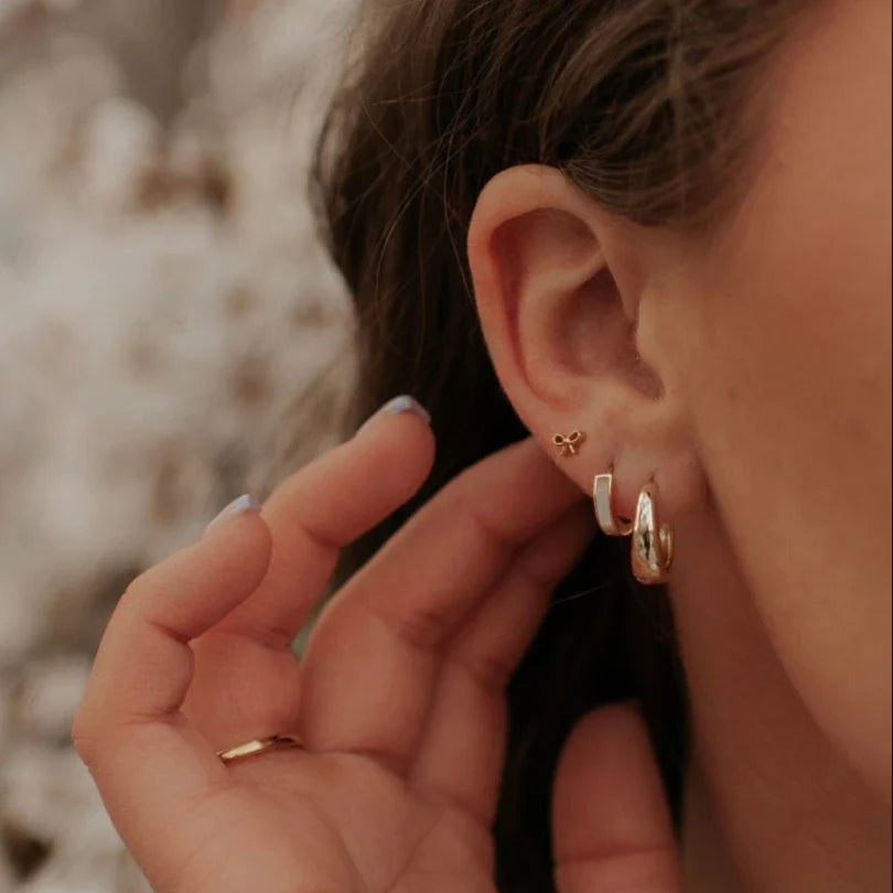 ONLINE EXCLUSIVE Bow Flat Back Studs