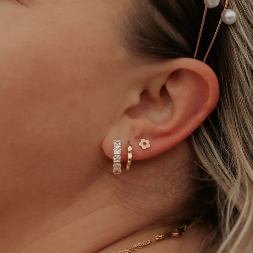 ONLINE EXCLUSIVE - Flower flat back studs