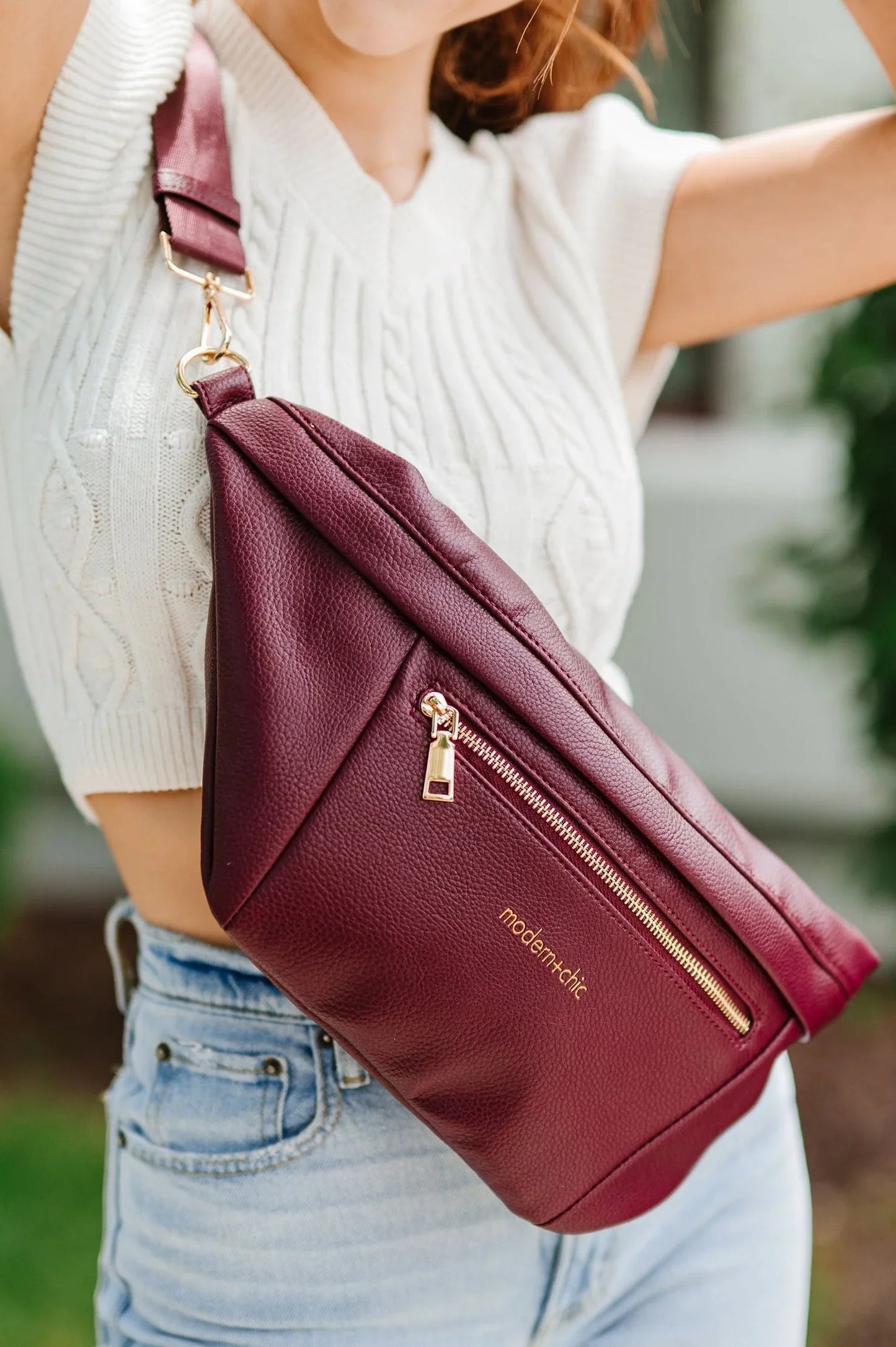 ONLINE EXCLUSIVE Presley Oversized Sling Bag
