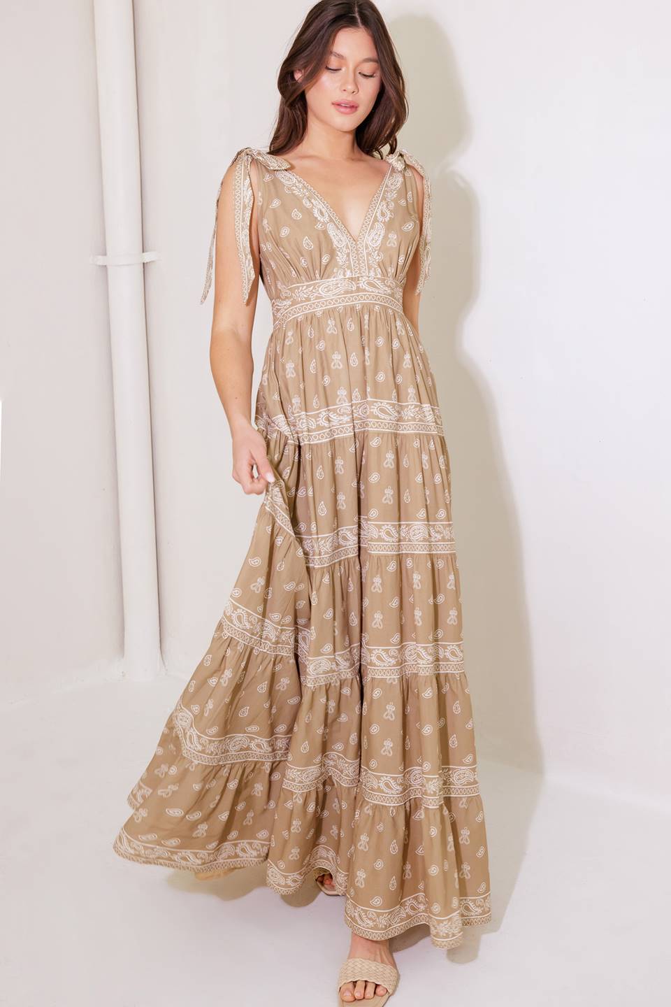 ONLINE EXCLUSIVE - Elegant chic woven maxi dress