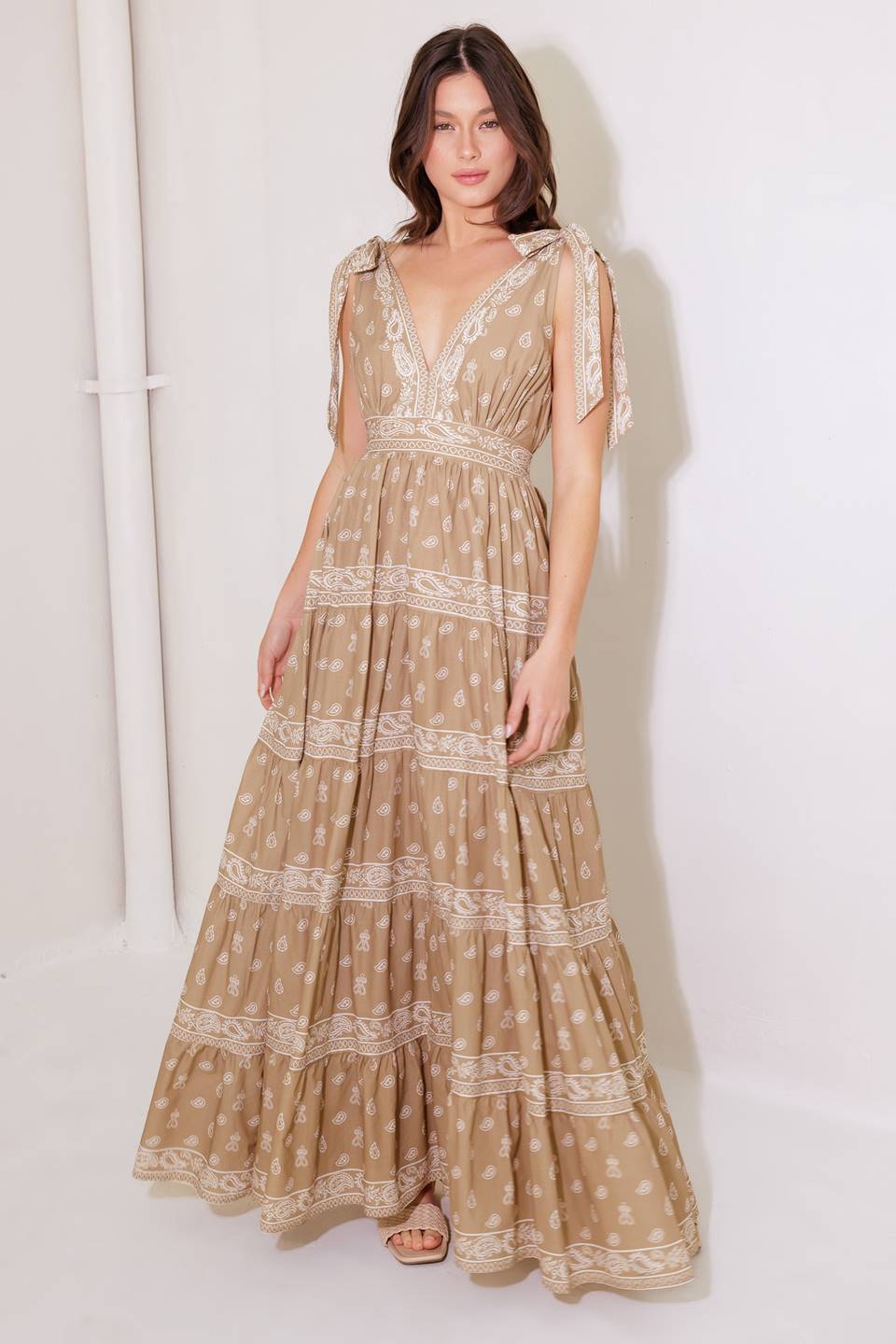 ONLINE EXCLUSIVE - Elegant chic woven maxi dress