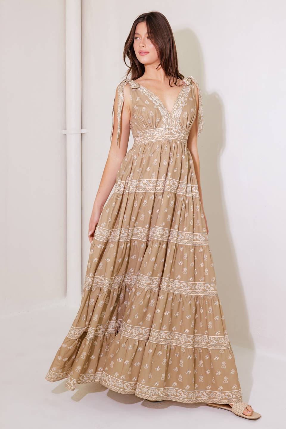 ONLINE EXCLUSIVE - Elegant chic woven maxi dress
