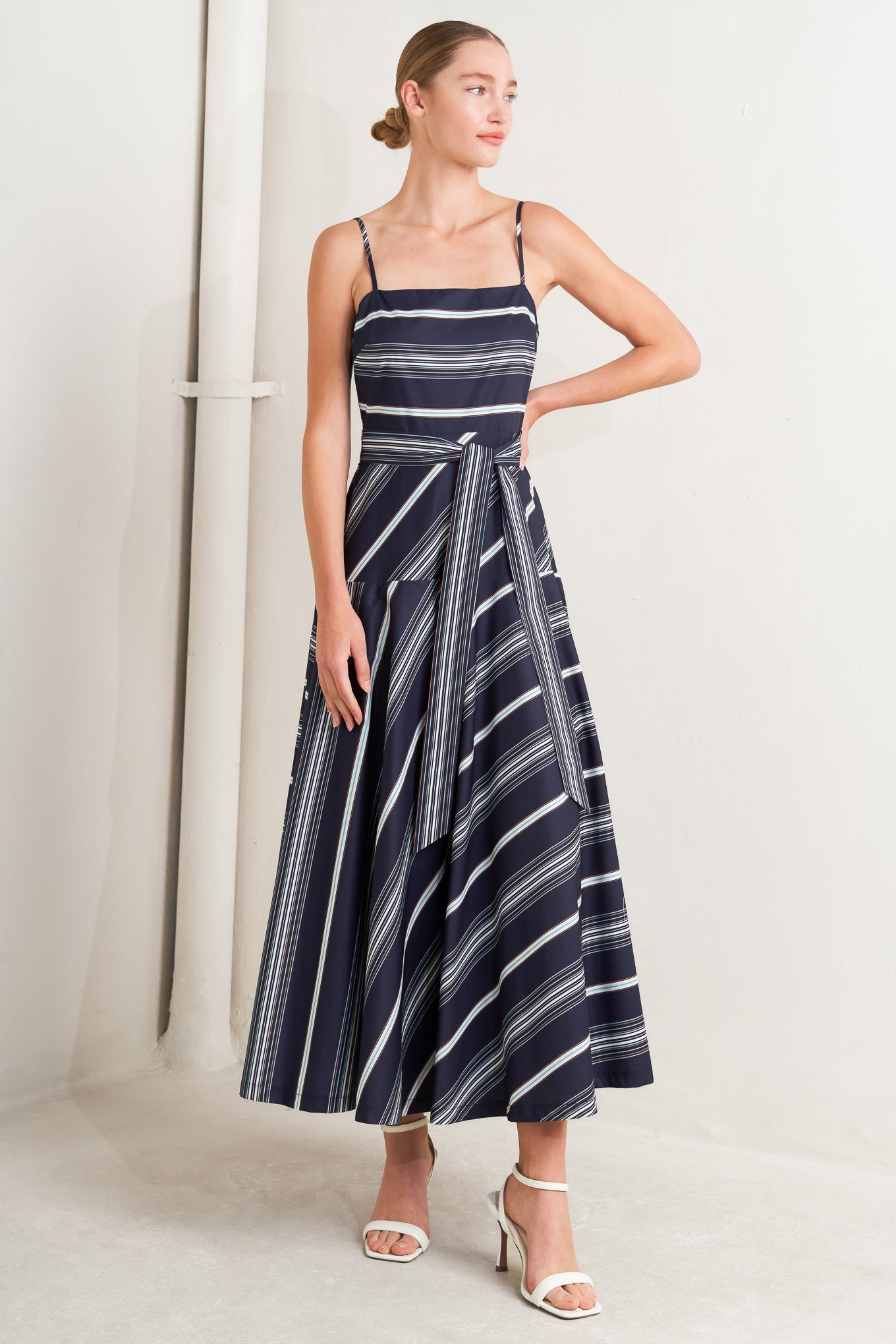 ONLINE EXCLUSIVE - Sweet escape midi dress