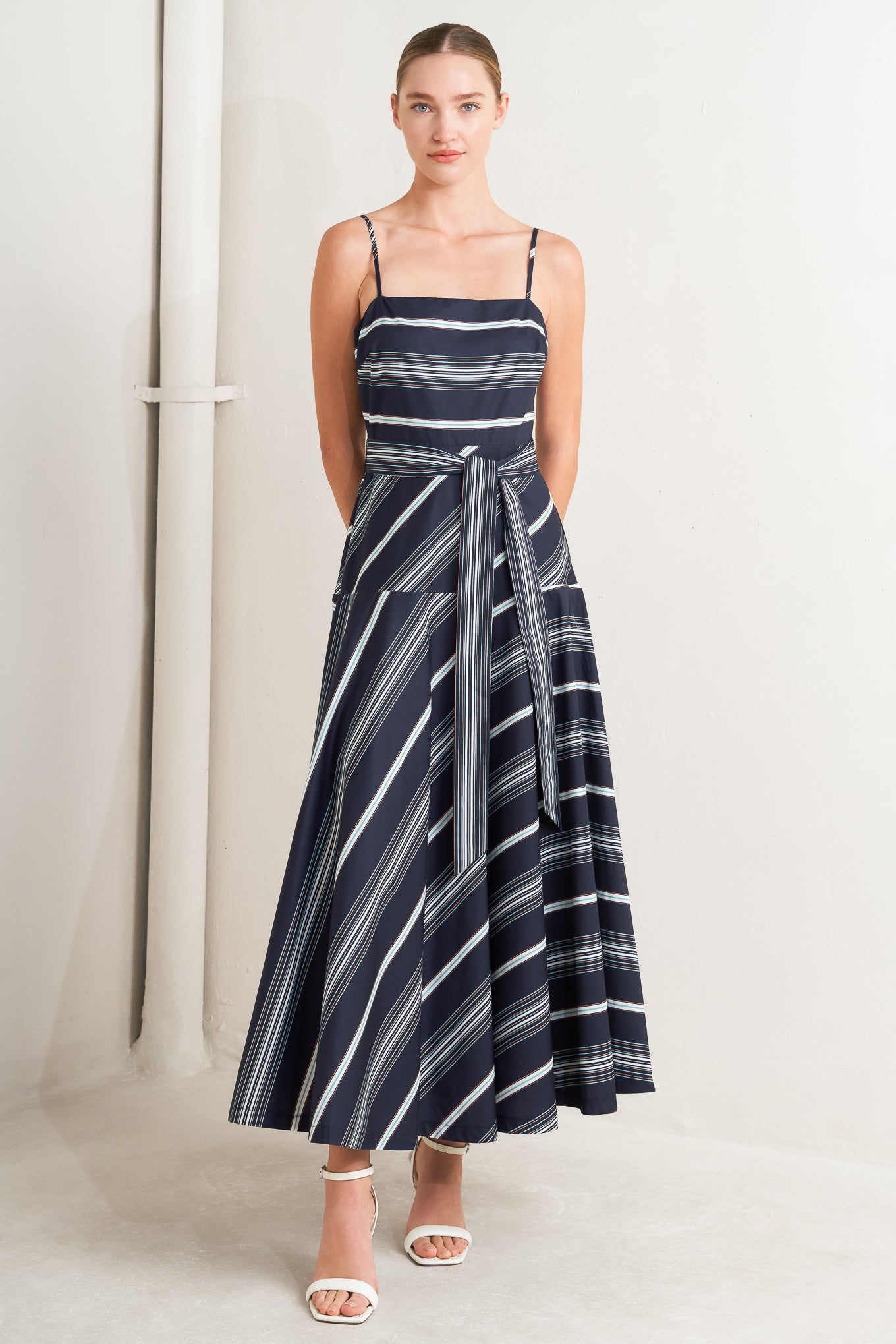 ONLINE EXCLUSIVE - Sweet escape midi dress