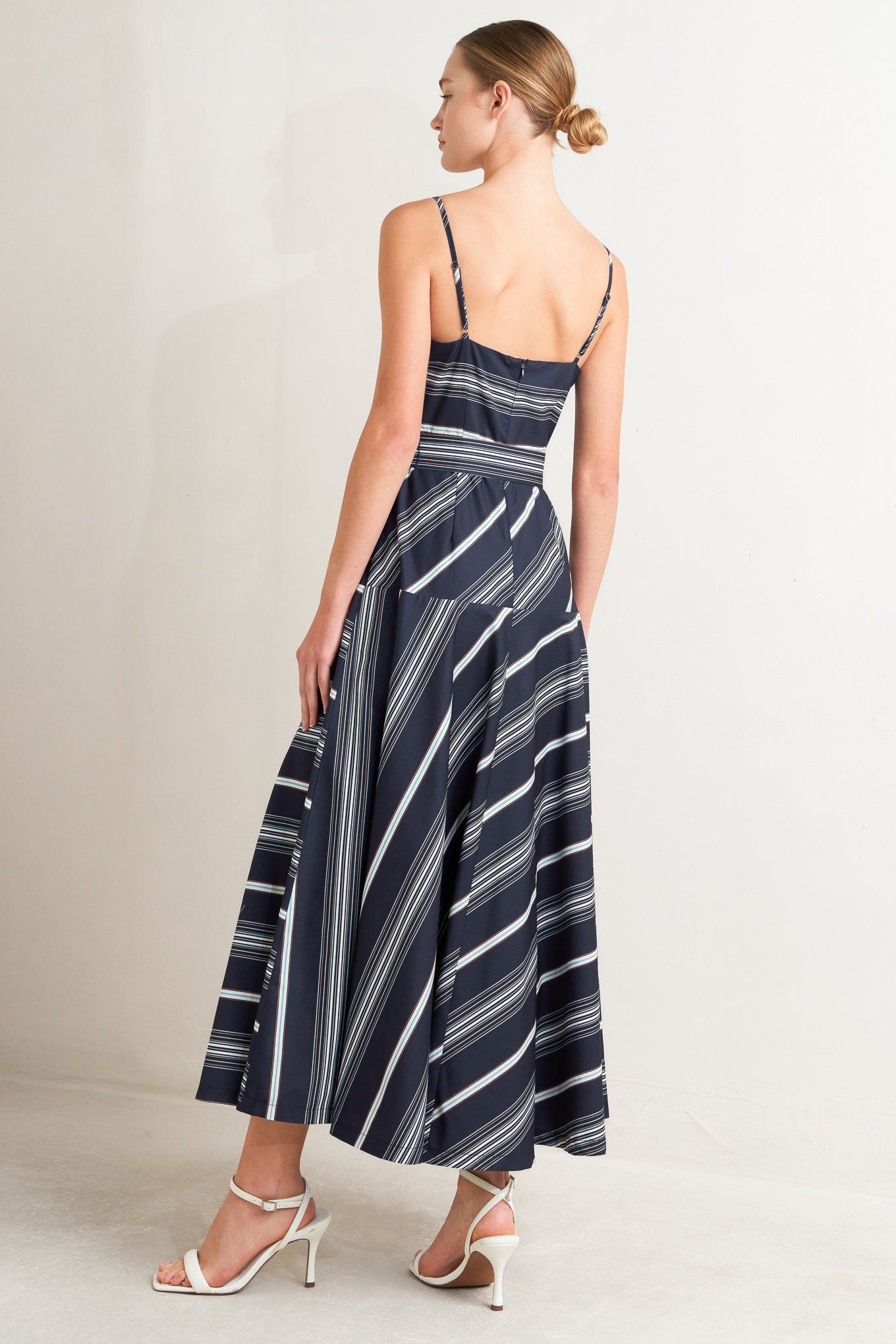 ONLINE EXCLUSIVE - Sweet escape midi dress