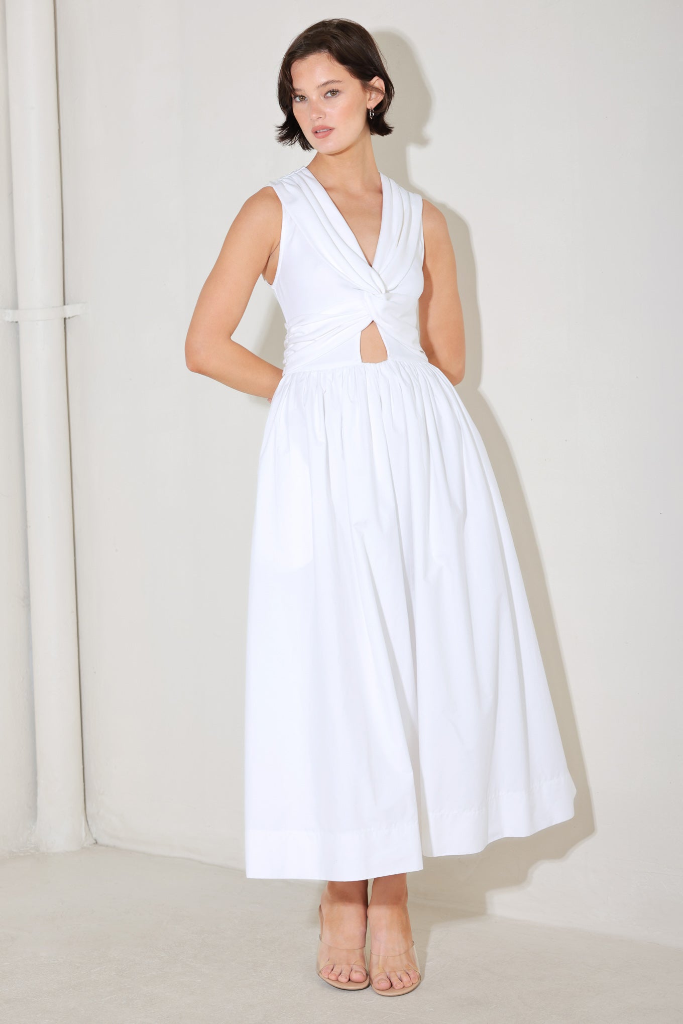 ONLINE EXCLUSIVE - Sleeveless cut midi dress