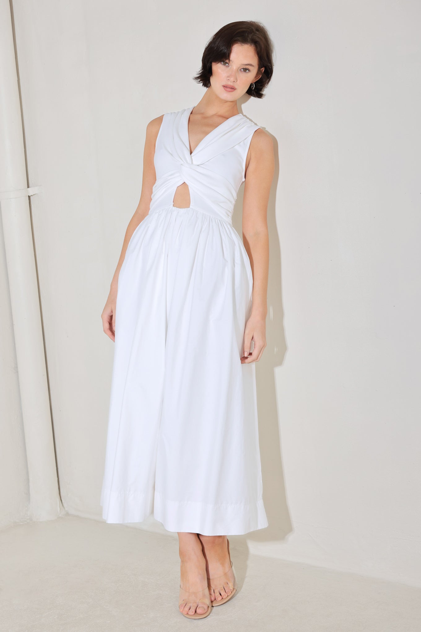 ONLINE EXCLUSIVE - Sleeveless cut midi dress