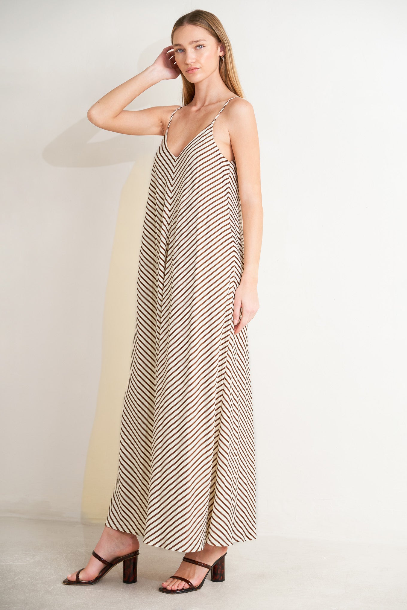 ONLINE EXCLUSIVE - Seaside silhouette midi dress