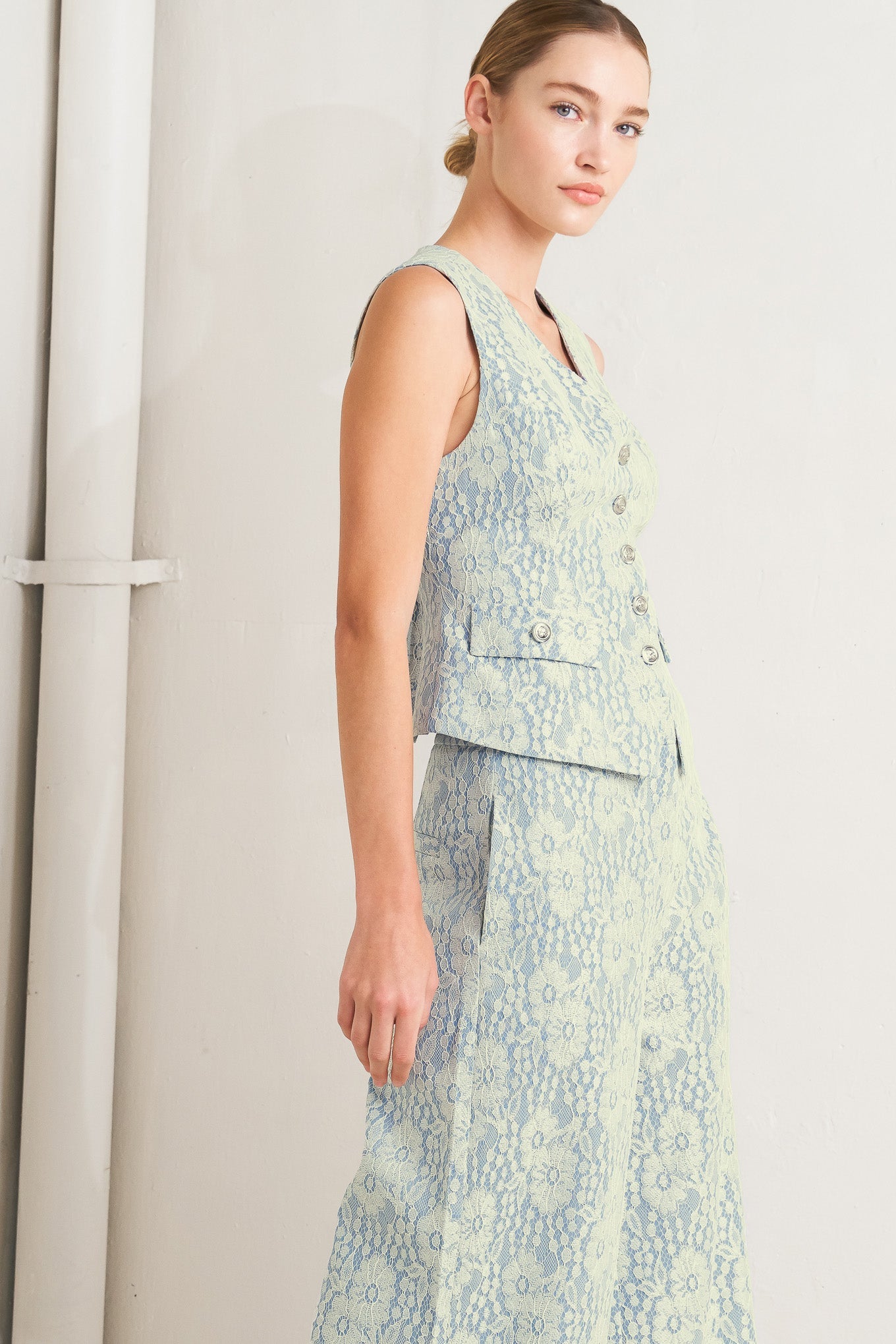 ONLINE EXCLUSIVE - Easy elegance lace vest