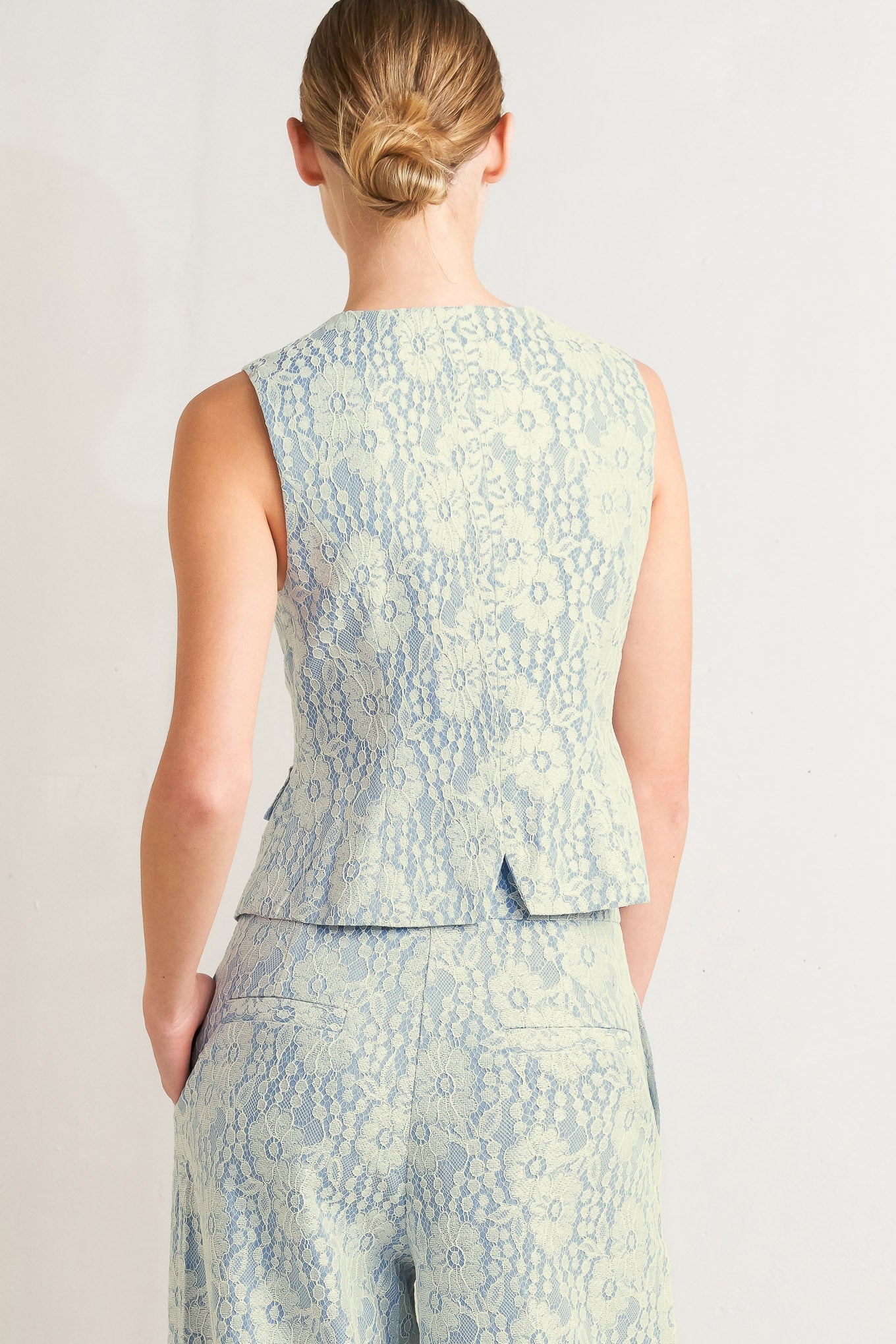 ONLINE EXCLUSIVE - Easy elegance lace vest