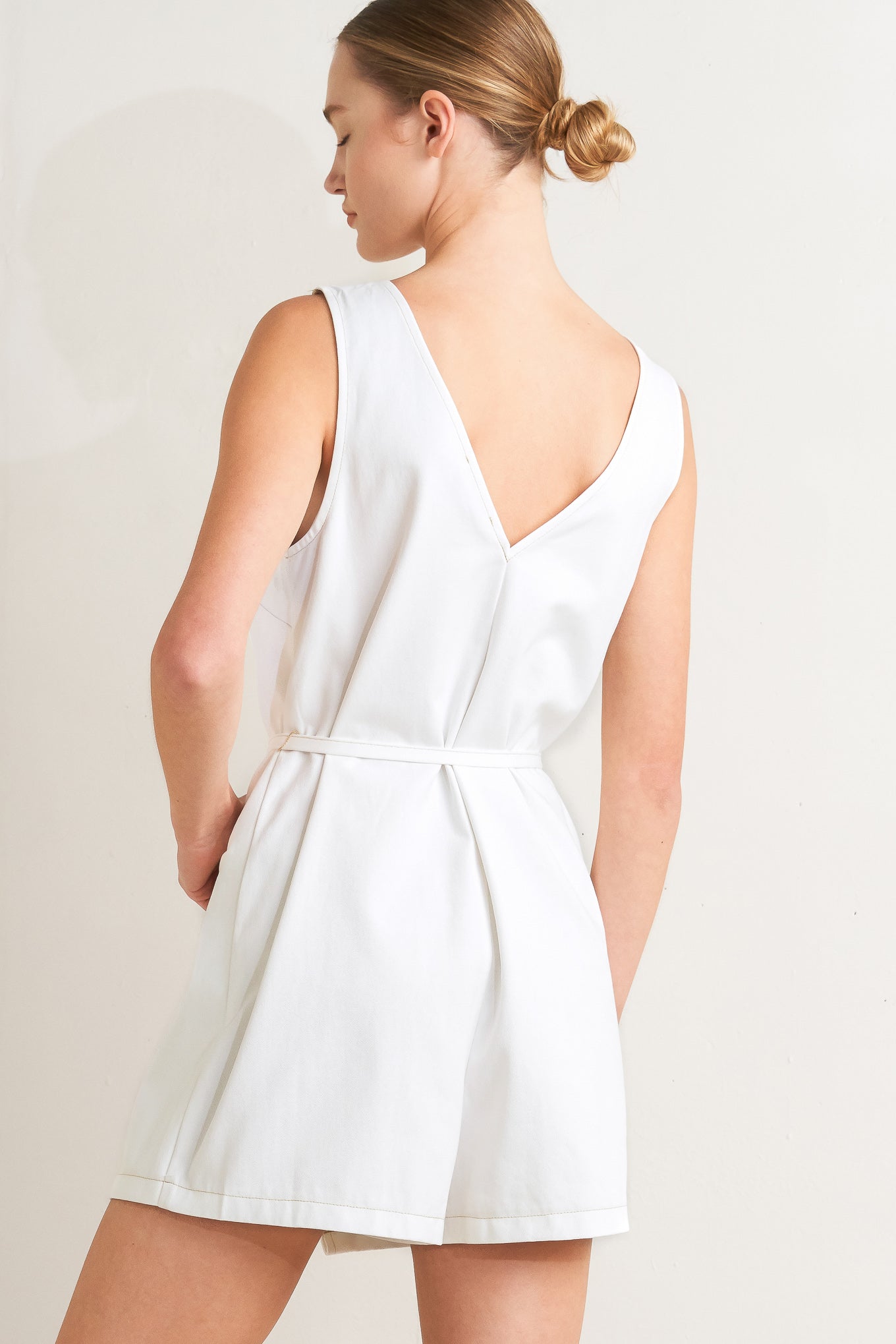 ONLINE EXCLUSIVE - Effortless attraction woven romper