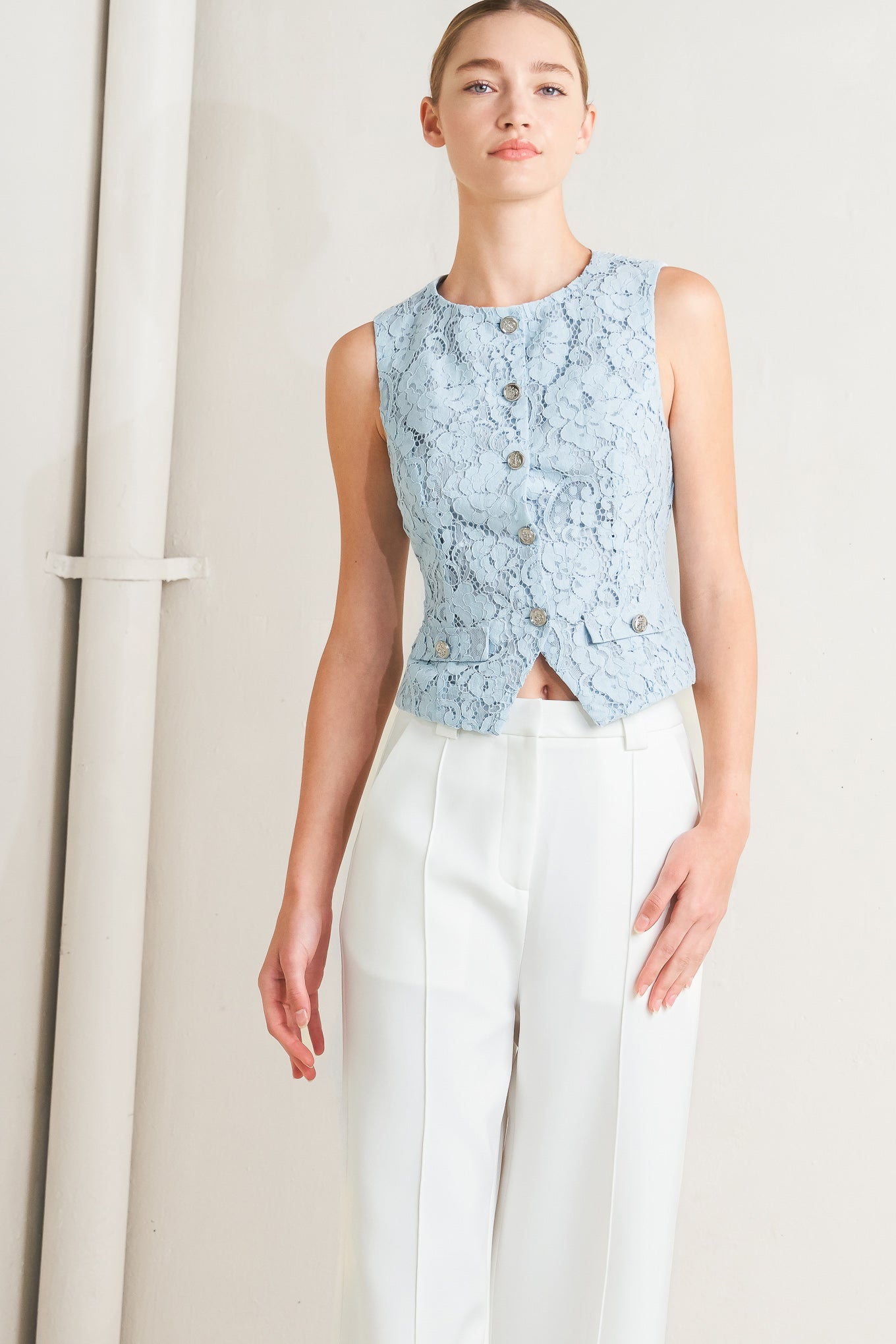 ONLINE EXCLUSIVE - Easy thread woven vest