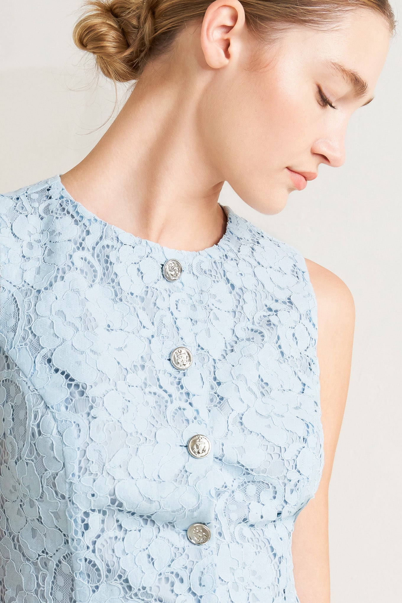 ONLINE EXCLUSIVE - Easy thread woven vest