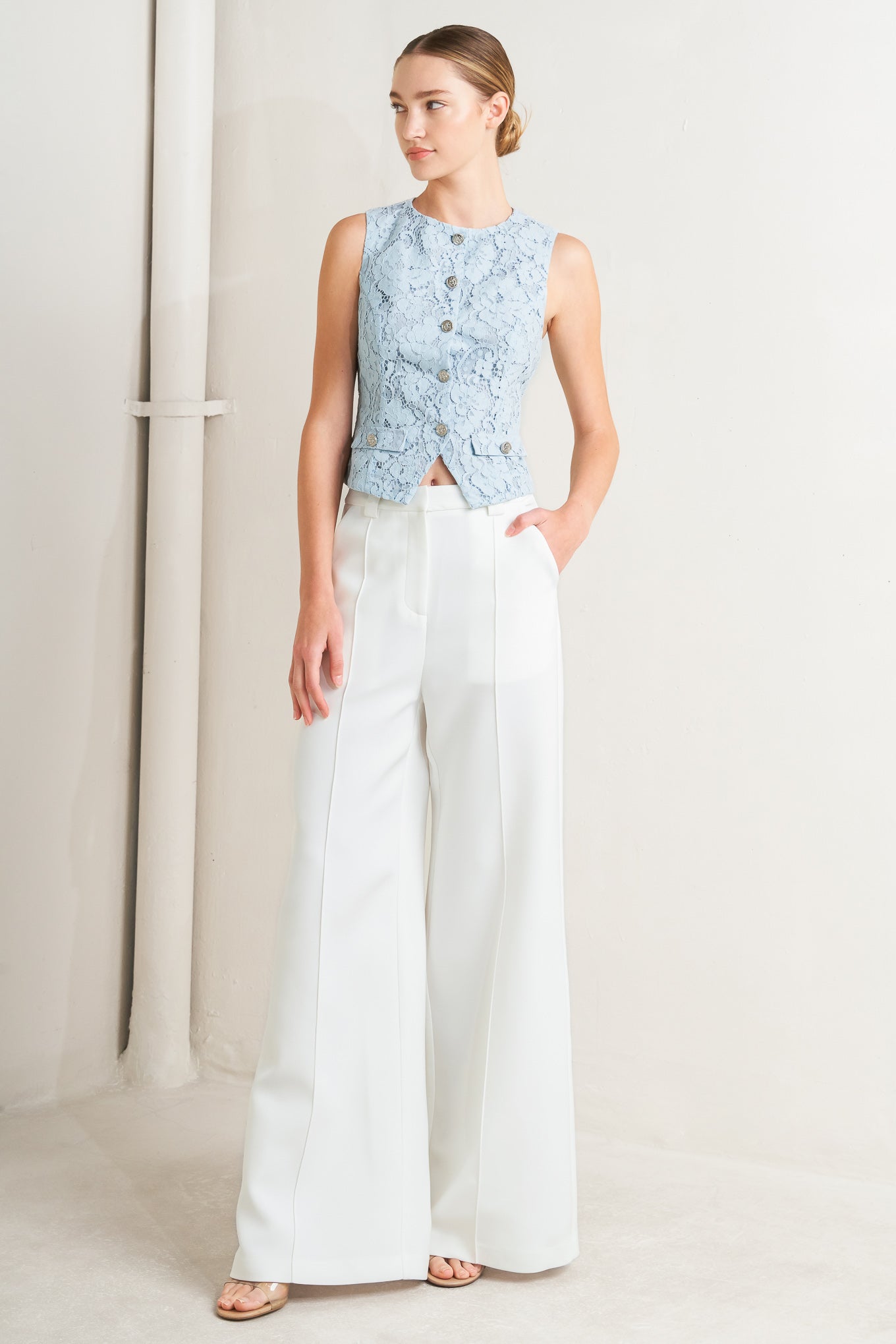 ONLINE EXCLUSIVE - Easy thread woven vest