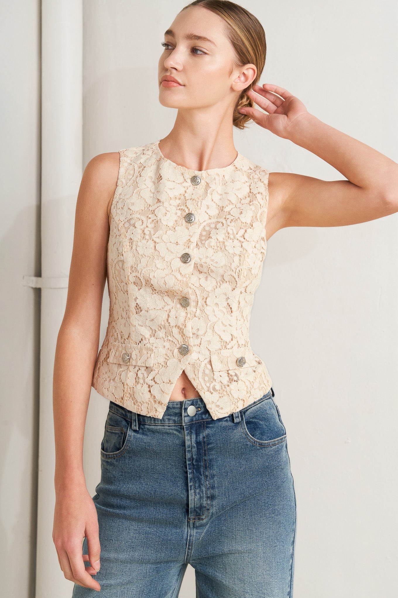 ONLINE EXCLUSIVE - Easy thread woven vest