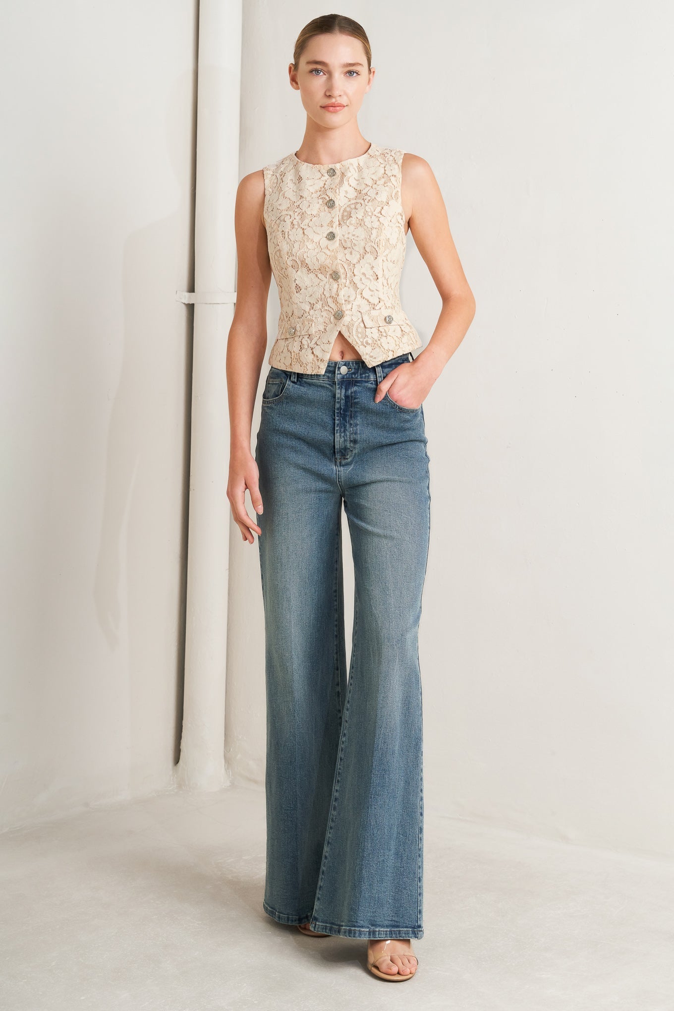 ONLINE EXCLUSIVE - Easy thread woven vest