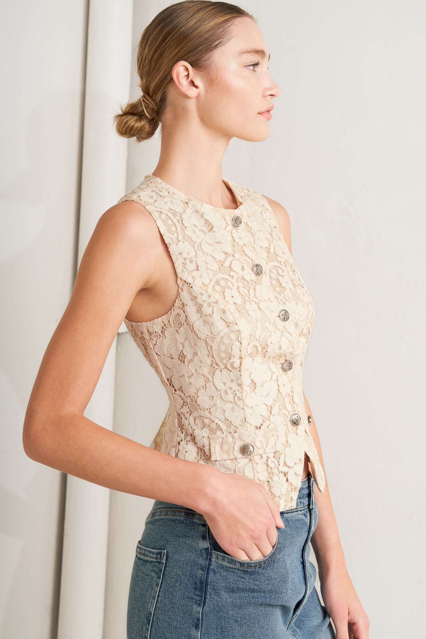 ONLINE EXCLUSIVE - Easy thread woven vest