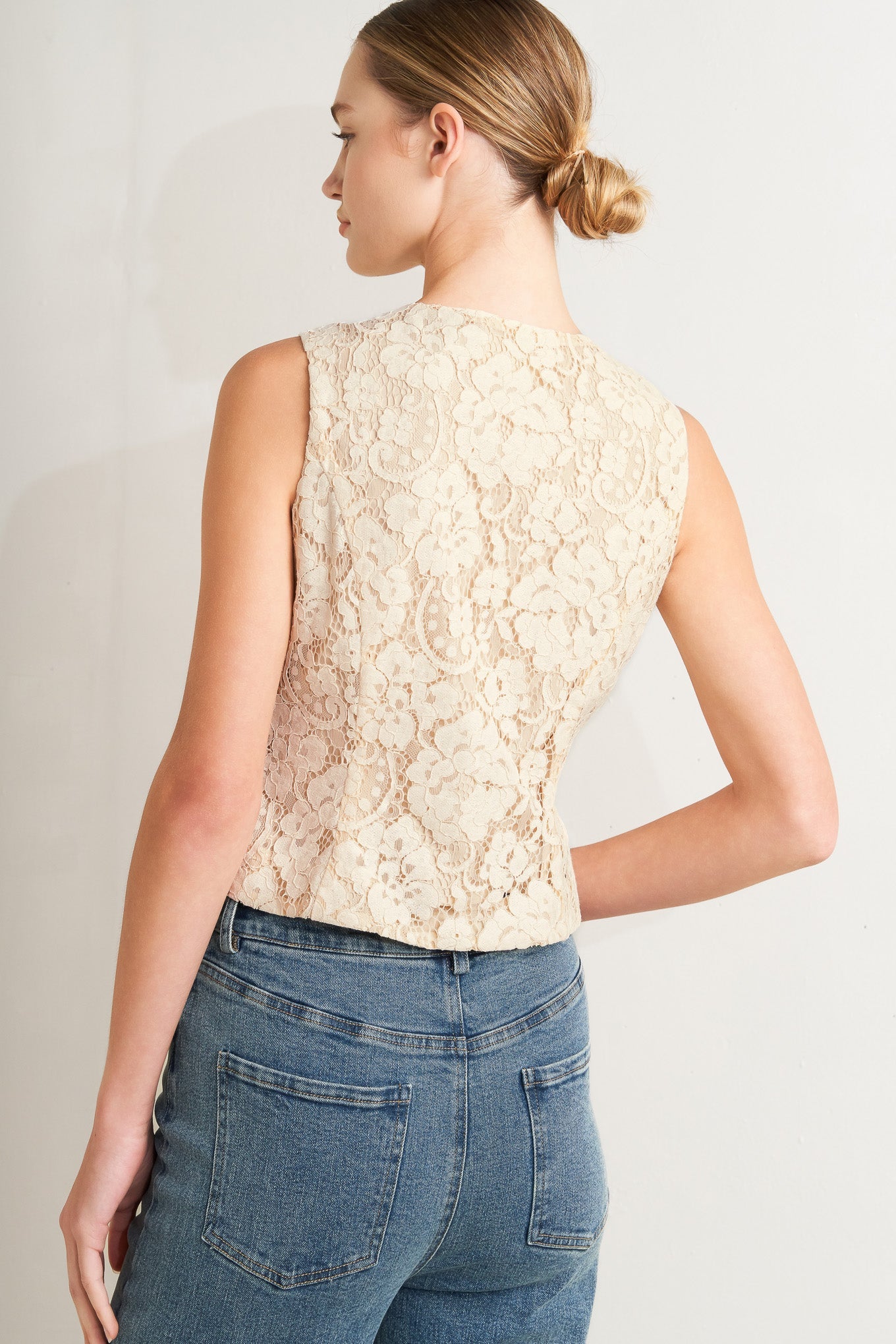 ONLINE EXCLUSIVE - Easy thread woven vest