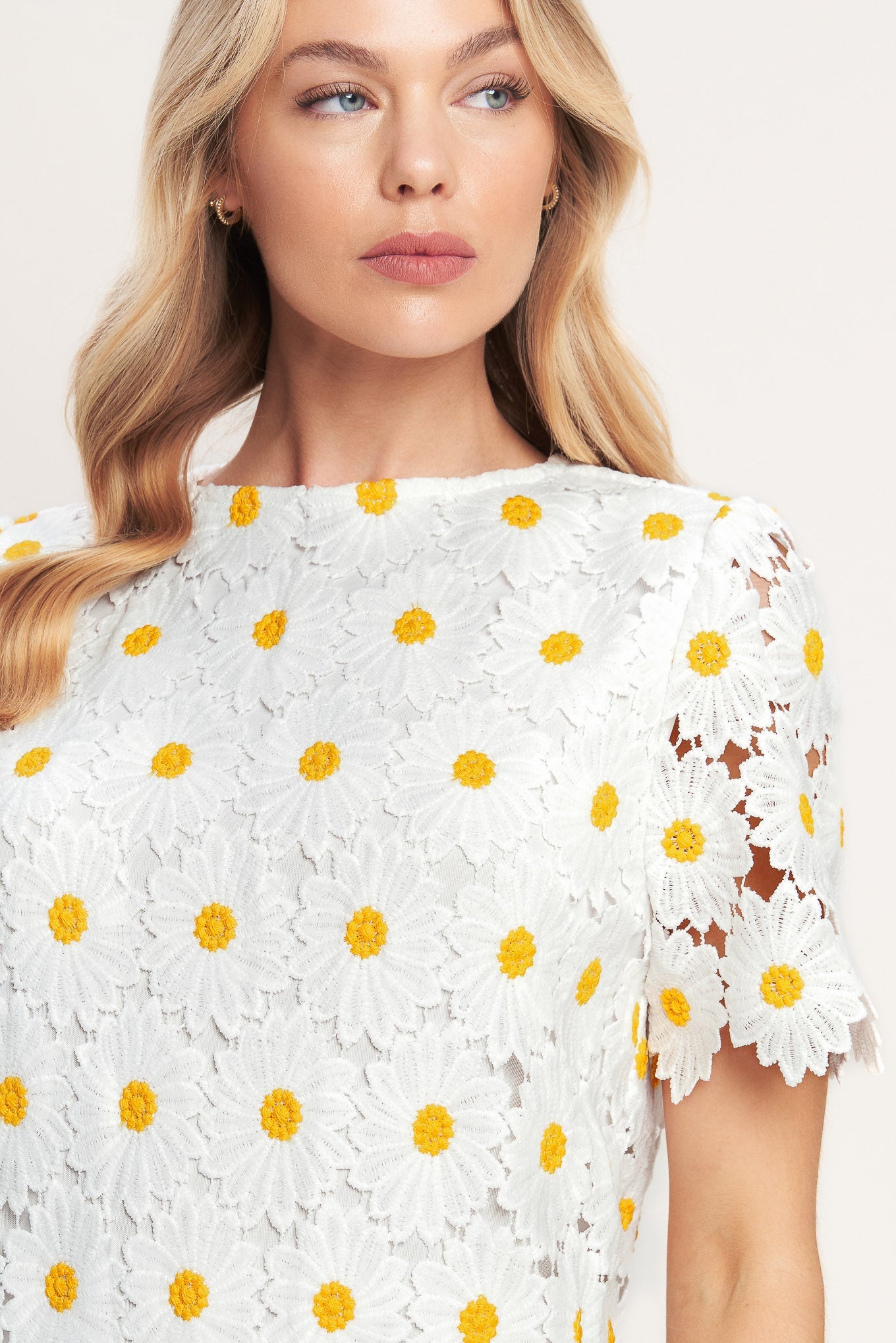ONLINE EXCLUSIVE - Daisies and daydreams lace mini dress