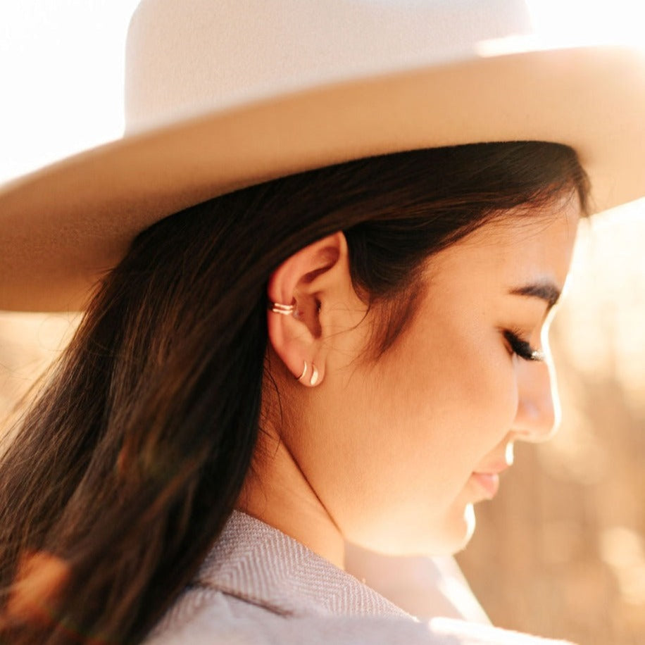 ONLINE EXCLUSIVE - Double twist earrings