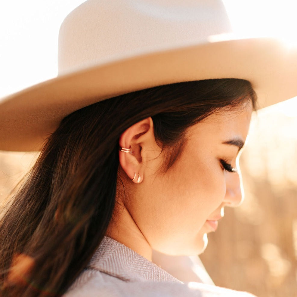 ONLINE EXCLUSIVE - Double band ear cuff
