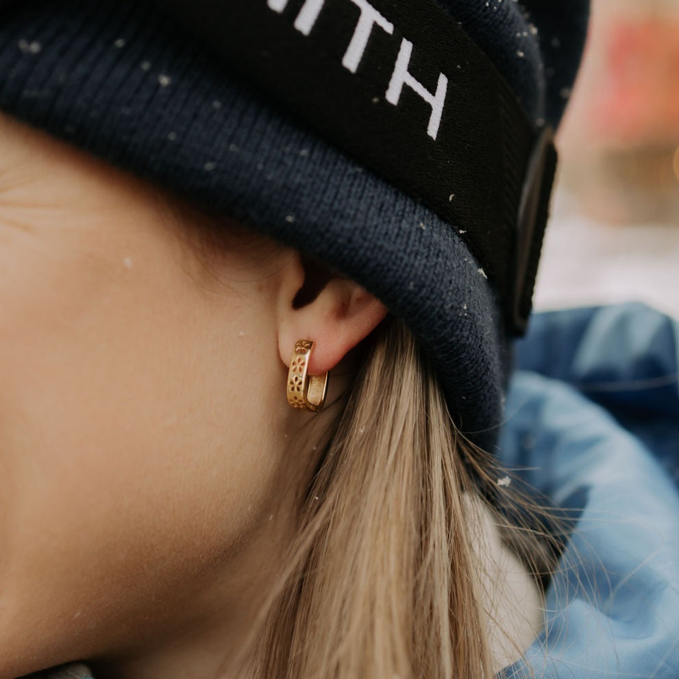 ONLINE EXCLUSIVE - Times Square reversible hoops