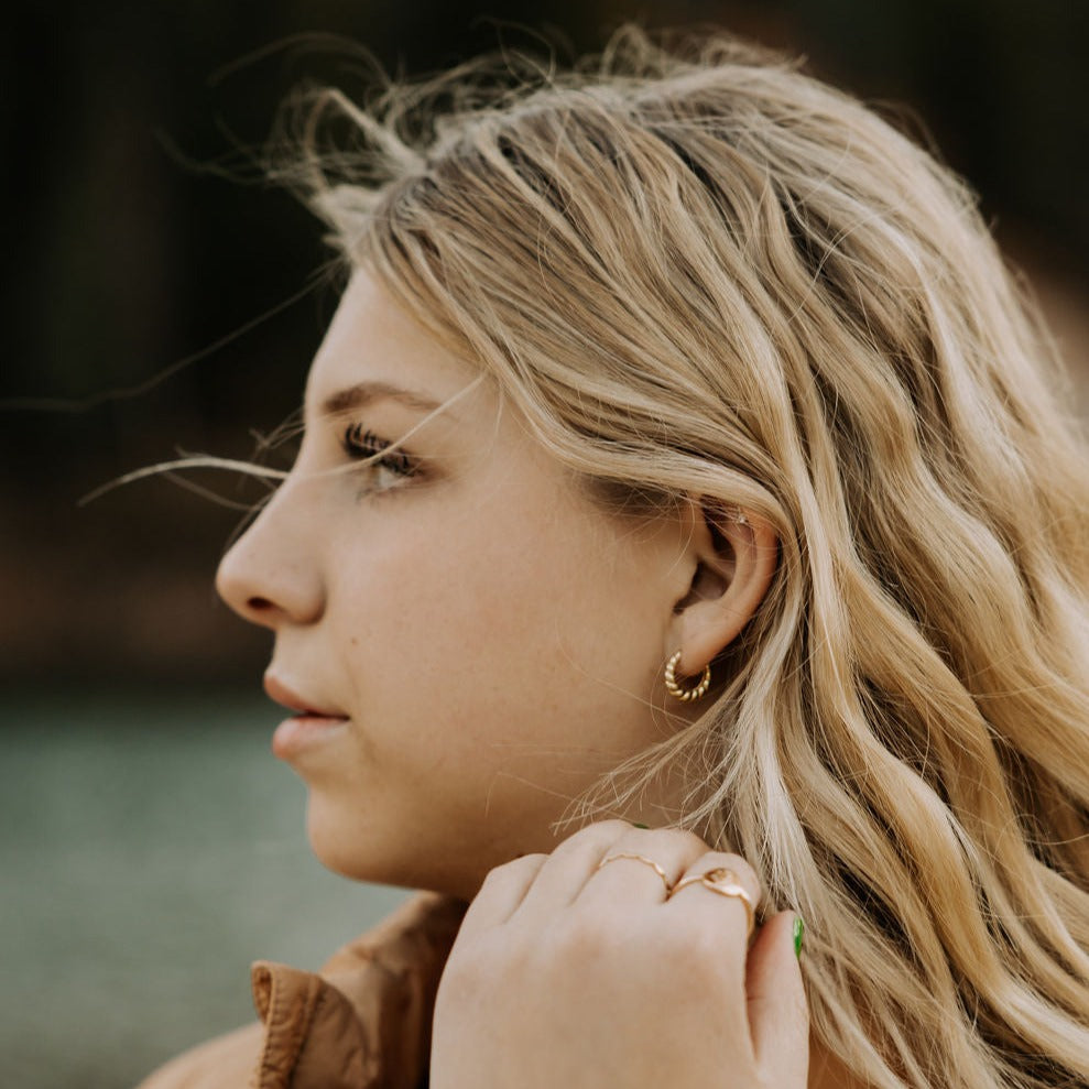 ONLINE EXCLUSIVE - Twist hoops