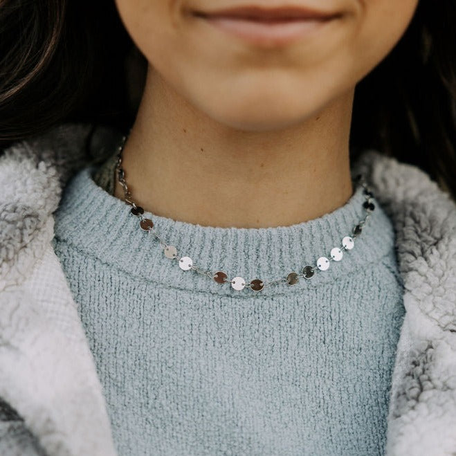 ONLINE EXCLUSIVE - Golden line coin necklace