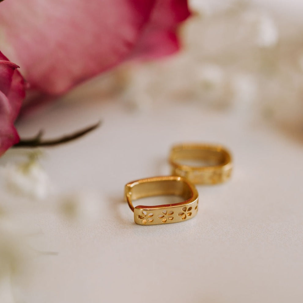 ONLINE EXCLUSIVE - Times Square reversible hoops