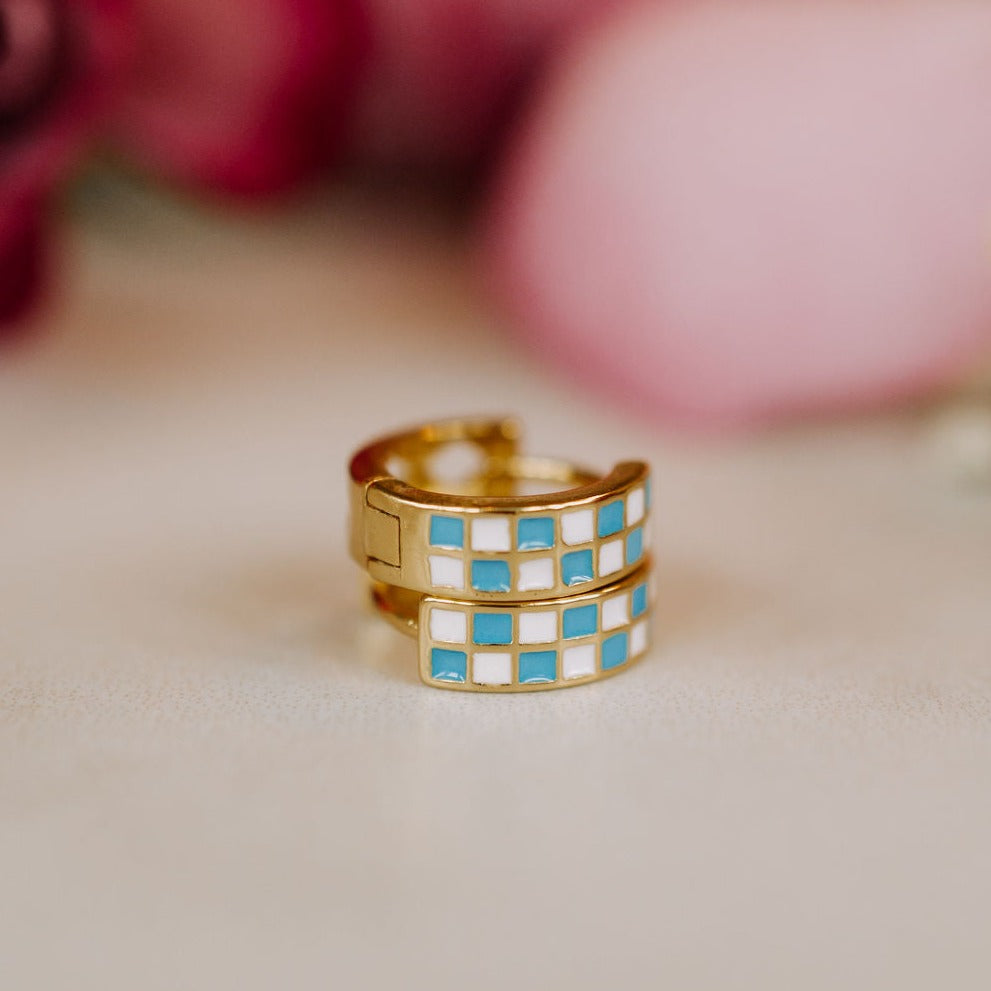 ONLINE EXCLUSIVE - Blue and white checkered hoops