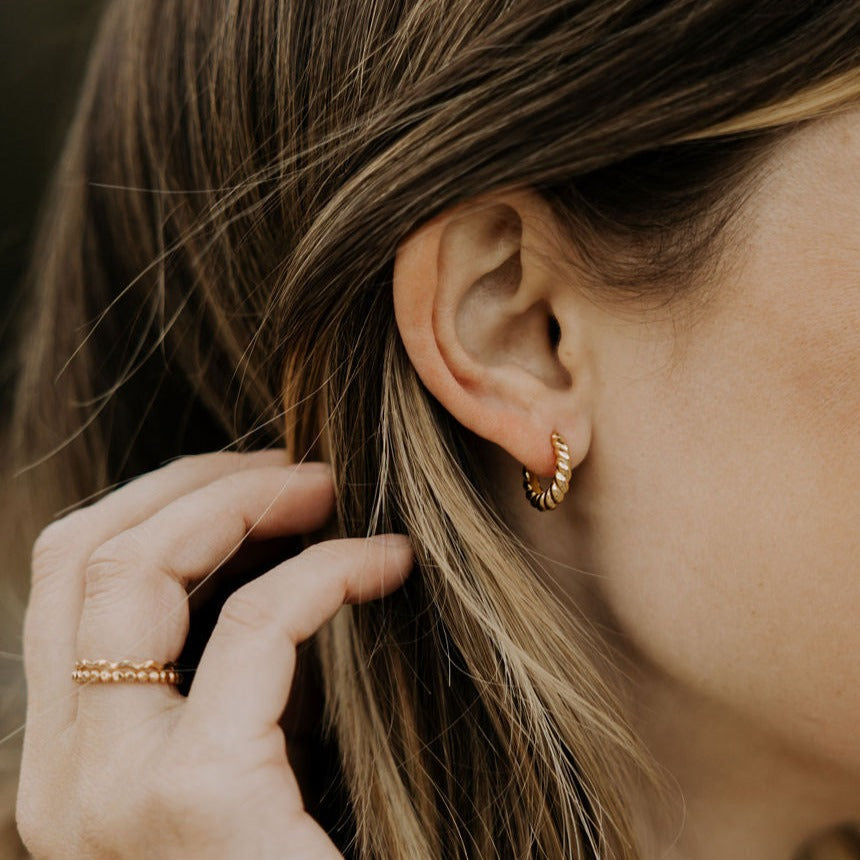 ONLINE EXCLUSIVE - Twist hoops