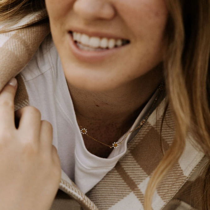 ONLINE EXCLUSIVE - Carolina daisy necklace