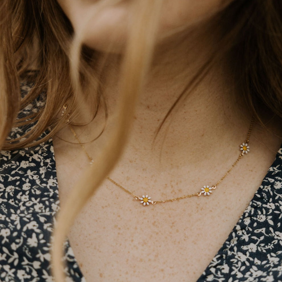 ONLINE EXCLUSIVE - Carolina daisy necklace