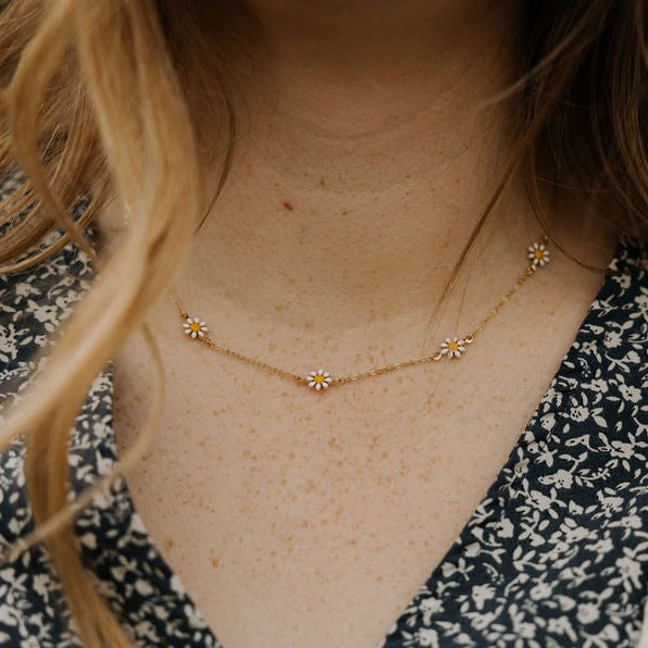 ONLINE EXCLUSIVE - Carolina daisy necklace