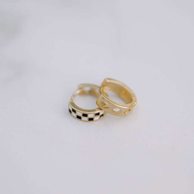 ONLINE EXCLUSIVE - Black & white checkered hoops
