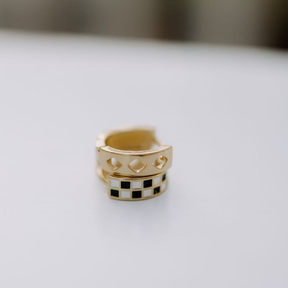 ONLINE EXCLUSIVE - Black & white checkered hoops