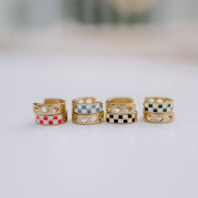 ONLINE EXCLUSIVE - Black & white checkered hoops