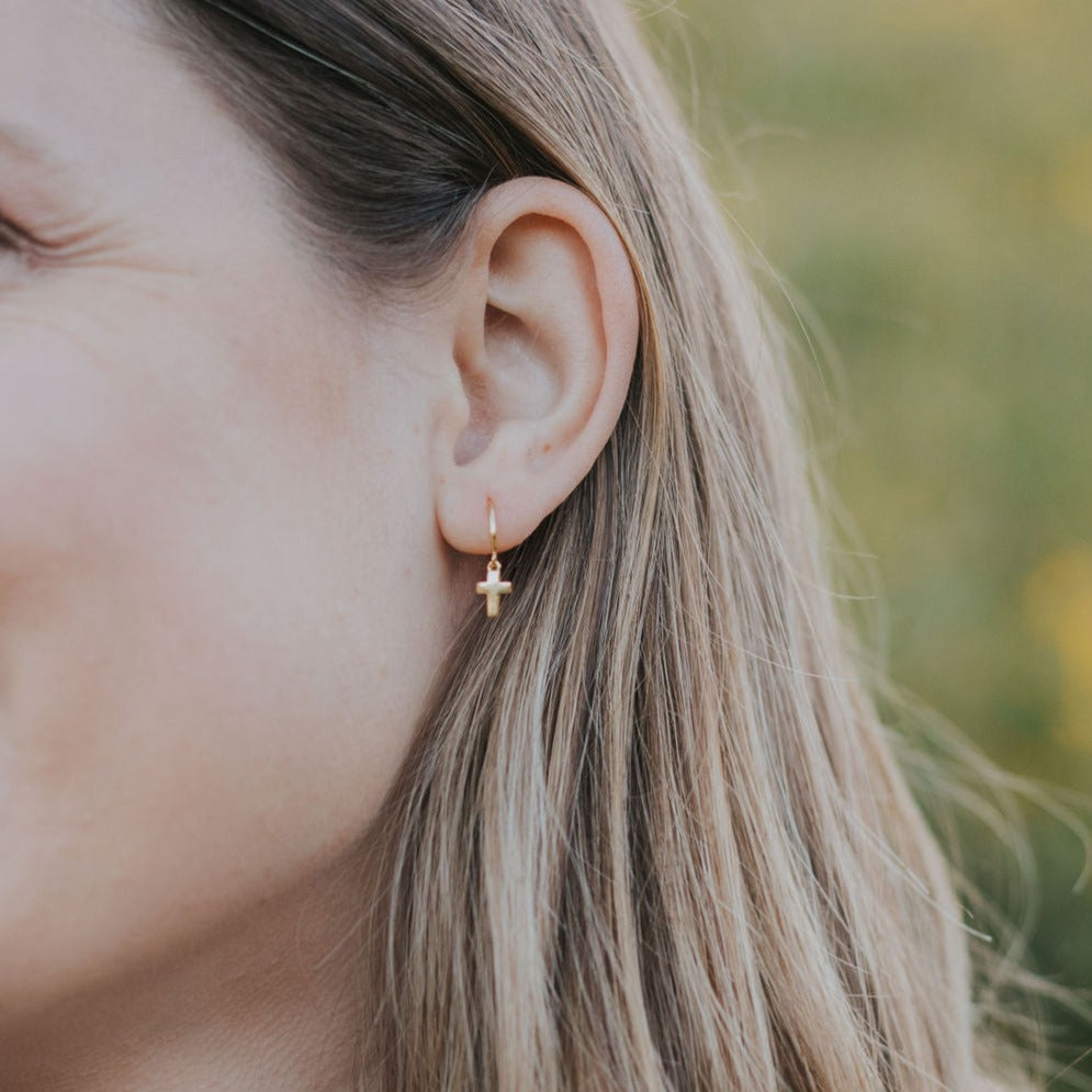 ONLINE EXCLUSIVE - Cross hoops