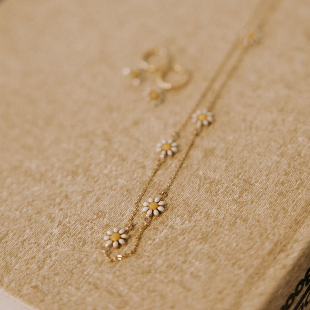 ONLINE EXCLUSIVE - Carolina daisy necklace