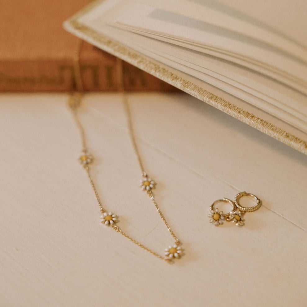 ONLINE EXCLUSIVE - Carolina daisy necklace